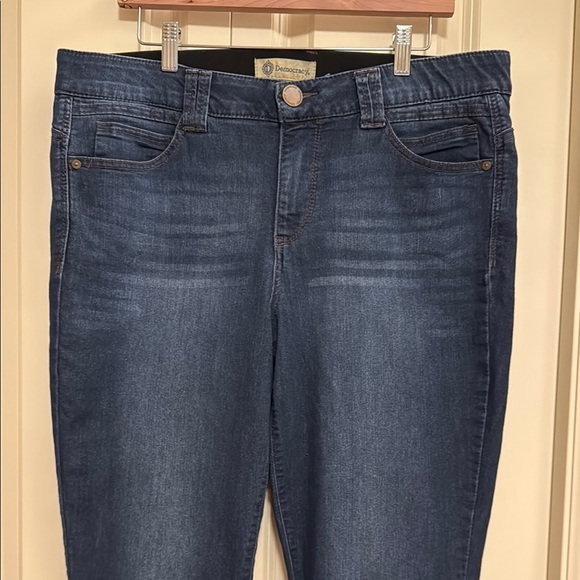 Democracy Blue Ankle Cropped Jeans with Tapered Fit - Picture 3 of 9